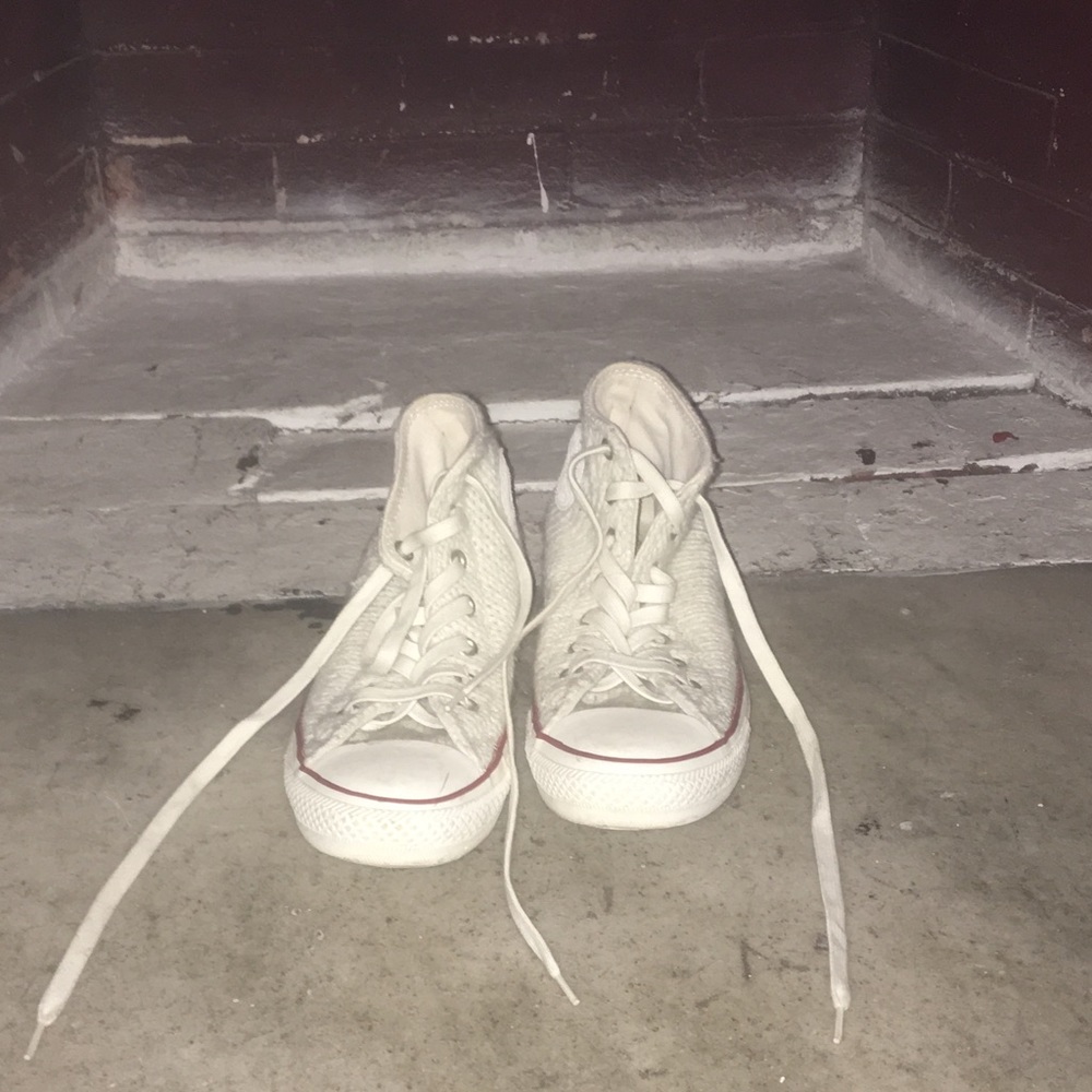 Sweater Chuck Taylors